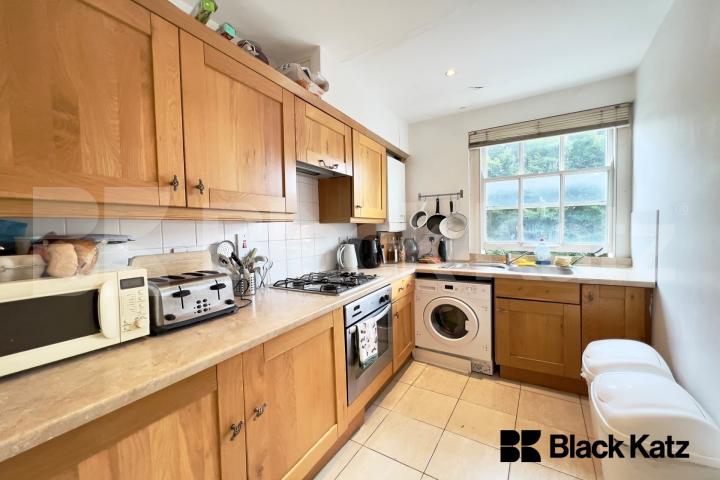 Charming duplex three bedroomed two bathroomed period conversion Union Street, London Bridge